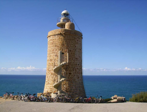 Cycle along the beaches and cliffs of Cadiz