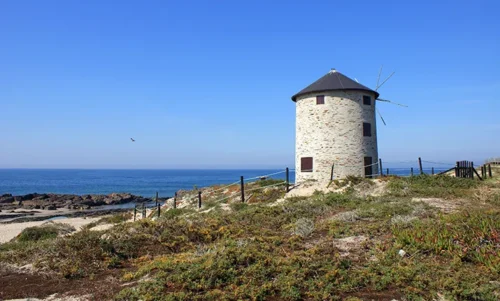 Molino tradicional en la costa atlántica de la Costa Verde - Rutas Pangea