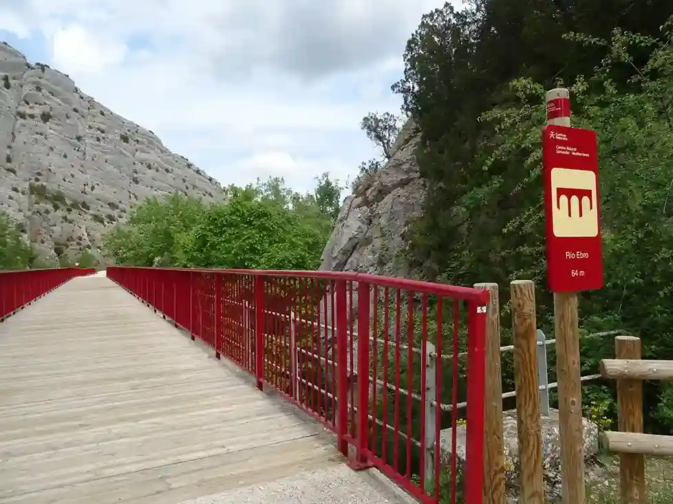 Pont sur l'Èbre, sur la voie verte Santander-Méditerranée.
